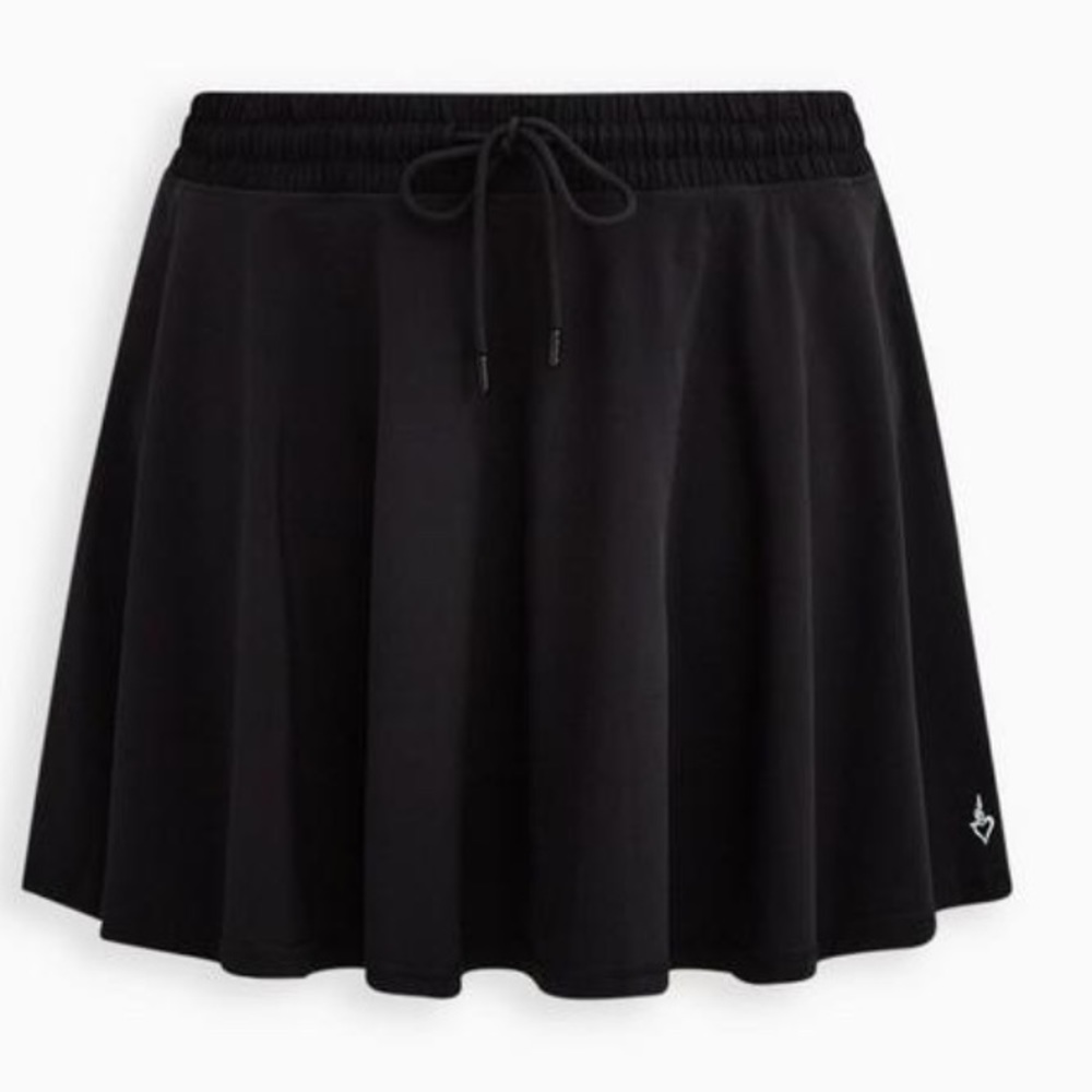 TORRID stretch knit mini active skirt with short and pockets size 1 NWT
